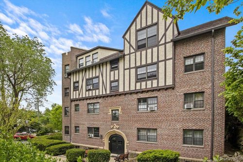 2i-1440 Boston Post Rd, Larchmont, NY, 10538-3927 | Card Image