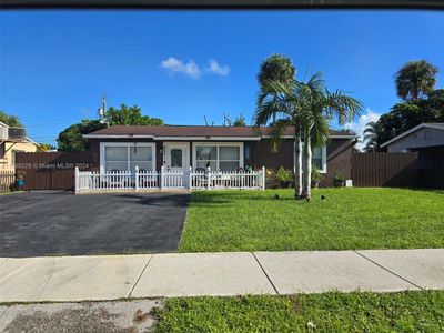 6231 Sw 18th Pl, House other with 3 bedrooms, 2 bathrooms and null parking in North Lauderdale FL | Image 2