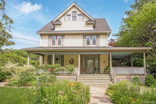 67 Davison Pl, Rockville Centre, NY, 11570-5306 | Card Image