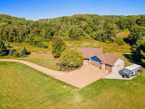 408 Johnson Dr, Hudson, WI, 54016-6853 | Card Image