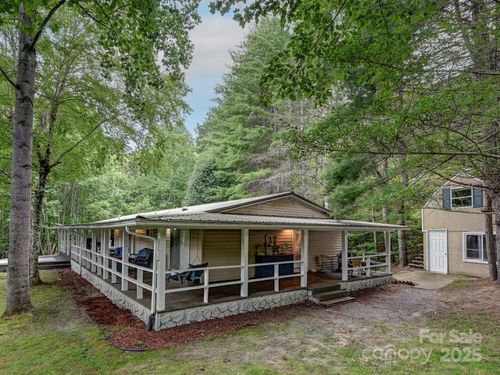472 Hidden Valley Rd, Clyde, NC, 28721-8835 | Card Image