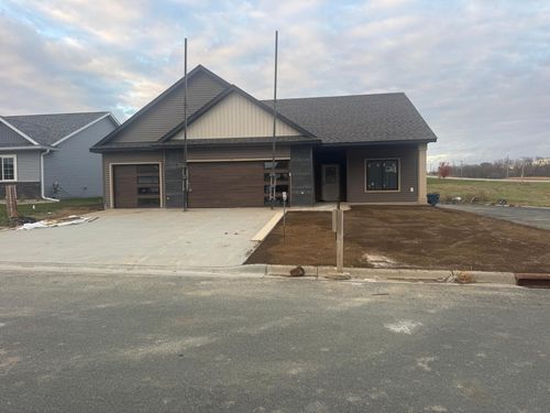 102 Fairway St, Zumbrota, MN, 55992-2611 | Card Image