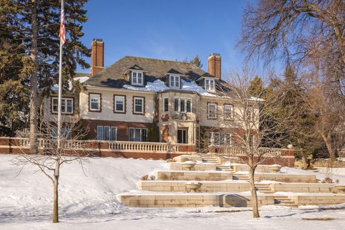 2740 W Lake Of The Isles Pkwy, Minneapolis, MN, 55416-4337 | Card Image