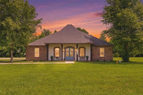 124 Wallace Ellender Rd, DeQuincy, LA, 70633-6704 | Card Image