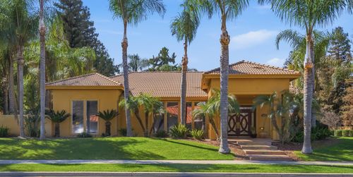 2135 Se Cottonwood Cir, Visalia, CA, 93277-8694 | Card Image