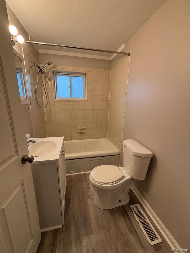 Bath.jpg | Image 4