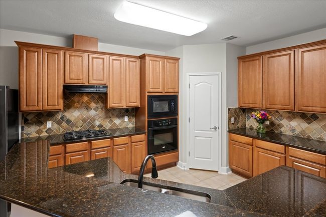 Beautiful kitchen with lots of storage! | Image 10