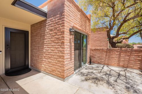 5521 N Arroyo Grande Dr, Tucson, AZ, 85718-5444 | Card Image