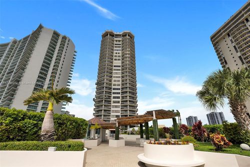 apt-1904-20185 E Country Club Dr, Aventura, FL, 33180-3052 | Card Image