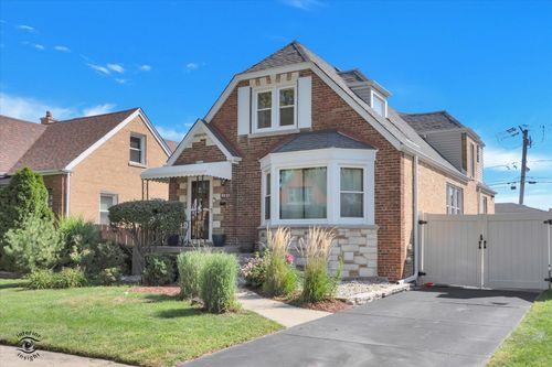 9521 S Sawyer Ave, Evergreen Park, IL, 60805-2343 | Card Image