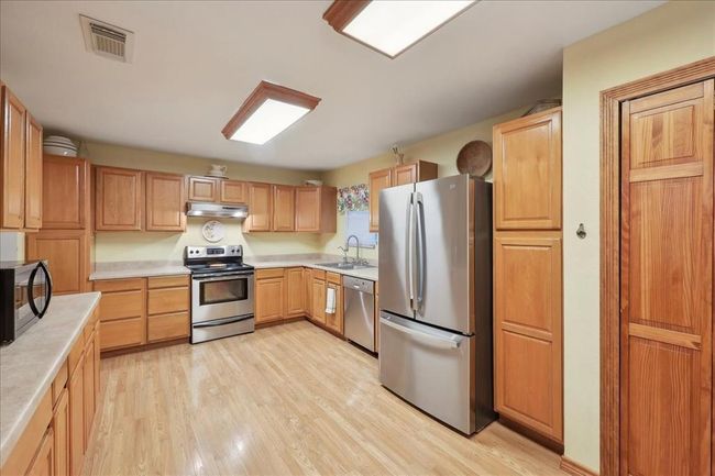 13872 Shellhammer Rd, House other with 4 bedrooms, 2 bathrooms and 3 parking in Winnie TX | Image 11