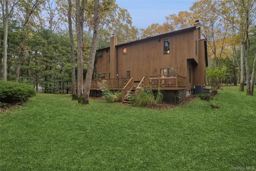 15 Mount Misery Dr, Sag Harbor, NY, 11963-3918 | Card Image