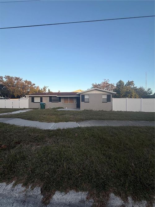 8701 94th St, SEMINOLE, FL, 33777-2515 | Card Image