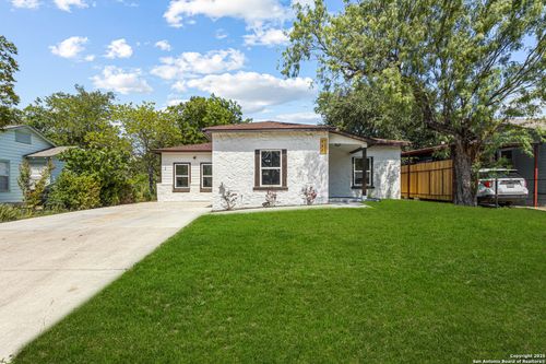 911 W Wildwood Dr, San Antonio, TX, 78201-3065 | Card Image