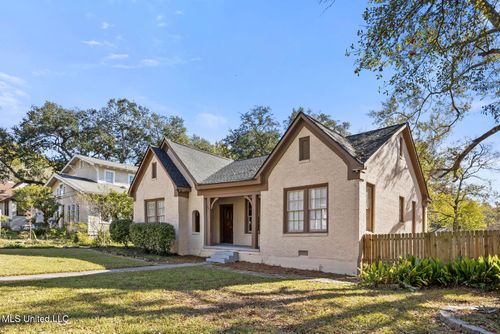 901 Fairview St, Jackson, MS, 39202-1115 | Card Image