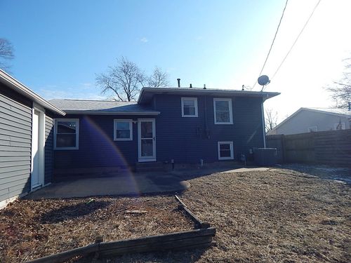 3302 Greenbrier Dr, Bettendorf, IA, 52722-2524 | Card Image