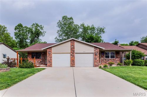 885 Lester Ave, Collinsville, IL, 62234-4153 | Card Image