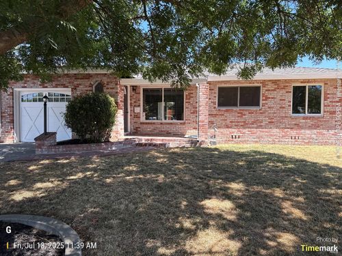 660 W F St, Dixon, CA, 95620-2717 | Card Image