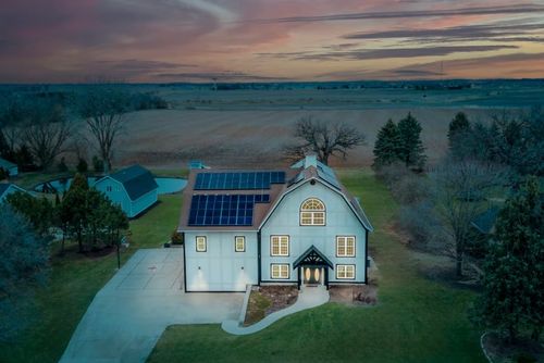 9439 Corneils Rd, Bristol, IL, 60512-9775 | Card Image