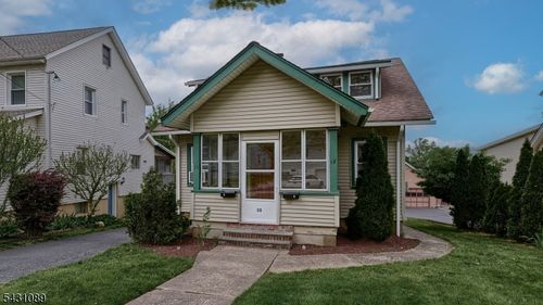 13 Parkway W, Caldwell, NJ, 07006-6009 | Card Image