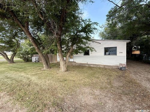 106 2nd Ave, Coleville, SK, S0L1S2 | Card Image