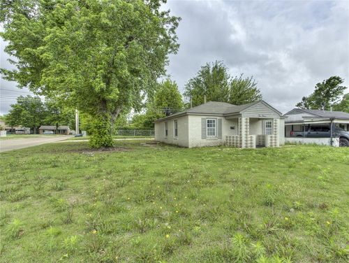 230 E Jacobs Dr, Midwest City, OK, 73110-5304 | Card Image