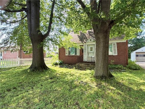 515 Harding Ave Sw, Massillon, OH, 44646-3425 | Card Image