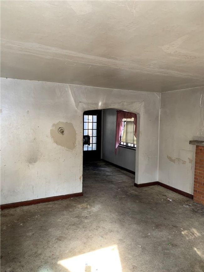 1823 Wright St, House other with 2 bedrooms, 1 bathrooms and 5 parking in Wilkinsburg PA | Image 4