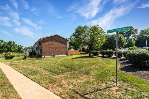 2560 Grayland Walk, Saint Louis, MO, 63129-3309 | Card Image