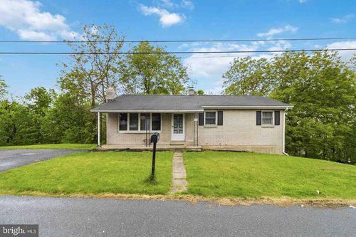 739 S 6th St, STEELTON, PA, 17113-2615 | Card Image