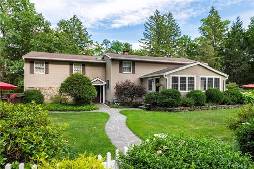 60 Traver Rd, Pleasant Valley, NY, 12569-5428 | Card Image