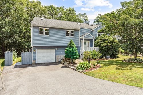9 Ivy Hollow Ct, Cranston, RI, 02921-1233 | Card Image
