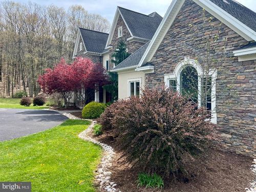 324 Quarry Dr, BLOOMSBURG, PA, 17815-9503 | Card Image