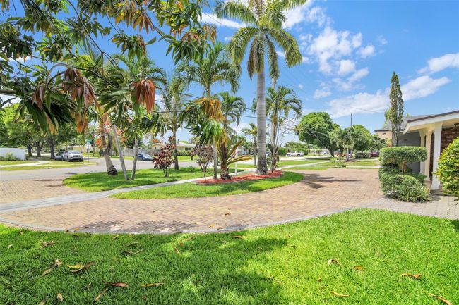 324 Davis Rd, House other with 5 bedrooms, 2 bathrooms and null parking in Palm Springs FL | Image 9