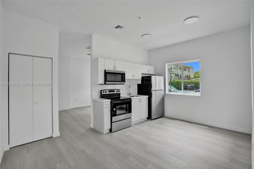 1-1567 Nw 1st St, MIAMI, FL, 33125-5504 | Card Image