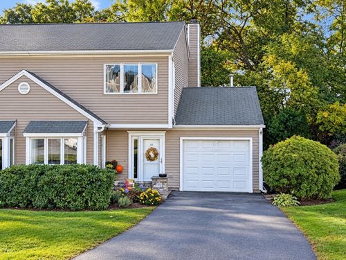 97-97 Oakwood Ln, Worcester, MA, 01604-2653 | Card Image