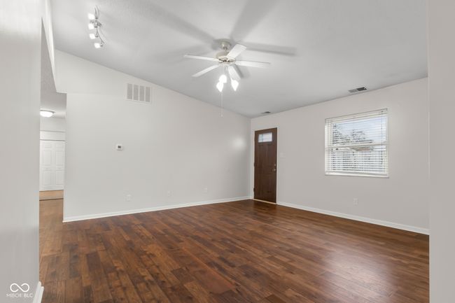 2770 Two Worlds Dr, Condo with 2 bedrooms, 2 bathrooms and null parking in Columbus IN | Image 6