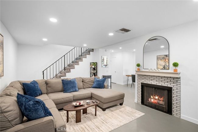 5 - 3827 W Avenue 41, Condo with 3 bedrooms, 3 bathrooms and 2 parking in LOS ANGELES CA | Image 5