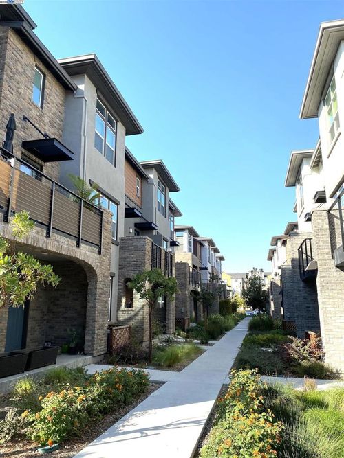 unit-5-542 Santa Maria Ter, Sunnyvale, CA, 94085-3589 | Card Image