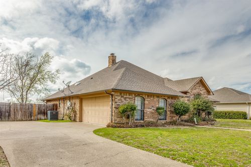 329 Sexton Ln, Benbrook, TX, 76126-3116 | Card Image