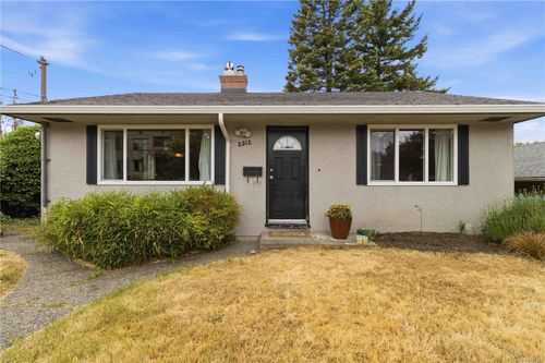 2512 Shakespeare St, Victoria, BC, V8R4G5 | Card Image