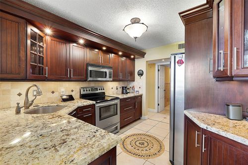 apt-410-105 Lake Emerald Dr, Oakland Park, FL, 33309-6221 | Card Image