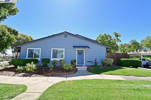 1031 Spring Valley Cmn, Livermore, CA, 94551-6762 | Card Image