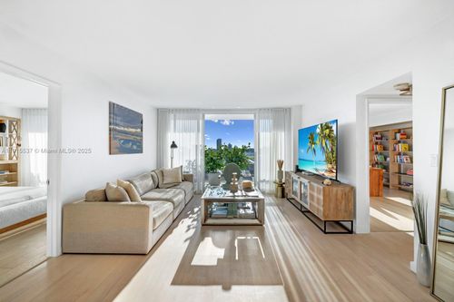 803-1800 Purdy Ave, Miami Beach, FL, 33139-1451 | Card Image