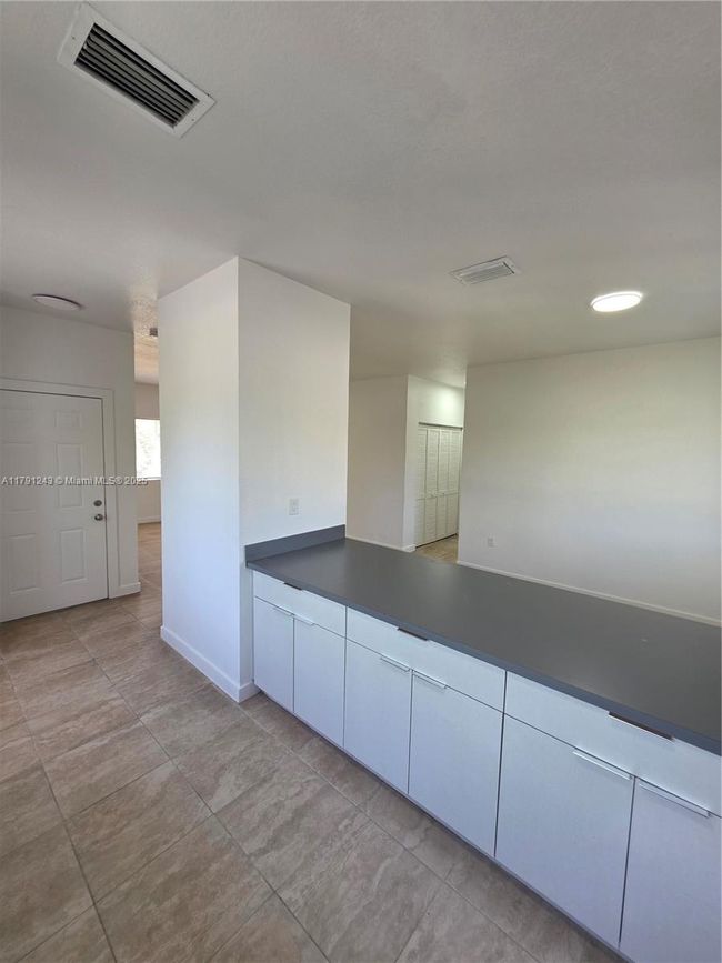 10233 Sw 176 Th St, Home with 3 bedrooms, 2 bathrooms and null parking in Miami FL | Image 8
