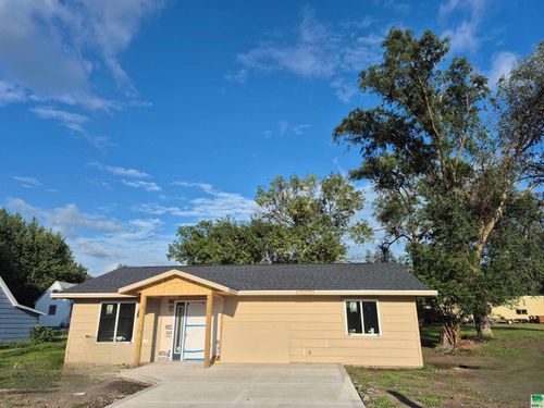 640 S 4th St, Akron, IA, 51001-8563 | Card Image