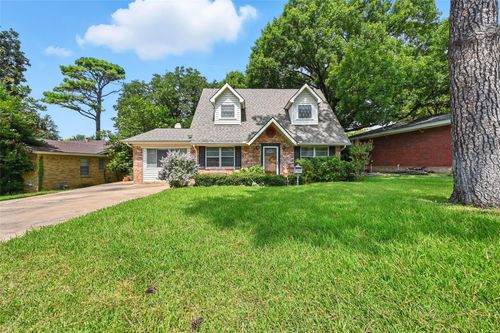 2004 Valley Ln, Arlington, TX, 76013-1567 | Card Image