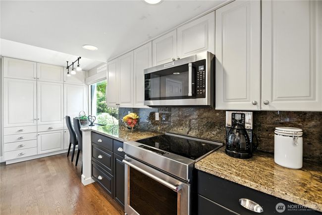APT-101 - 9717 Ne Juanita Dr, Condo with 2 bedrooms, 2 bathrooms and 2 parking in Kirkland WA | Image 5