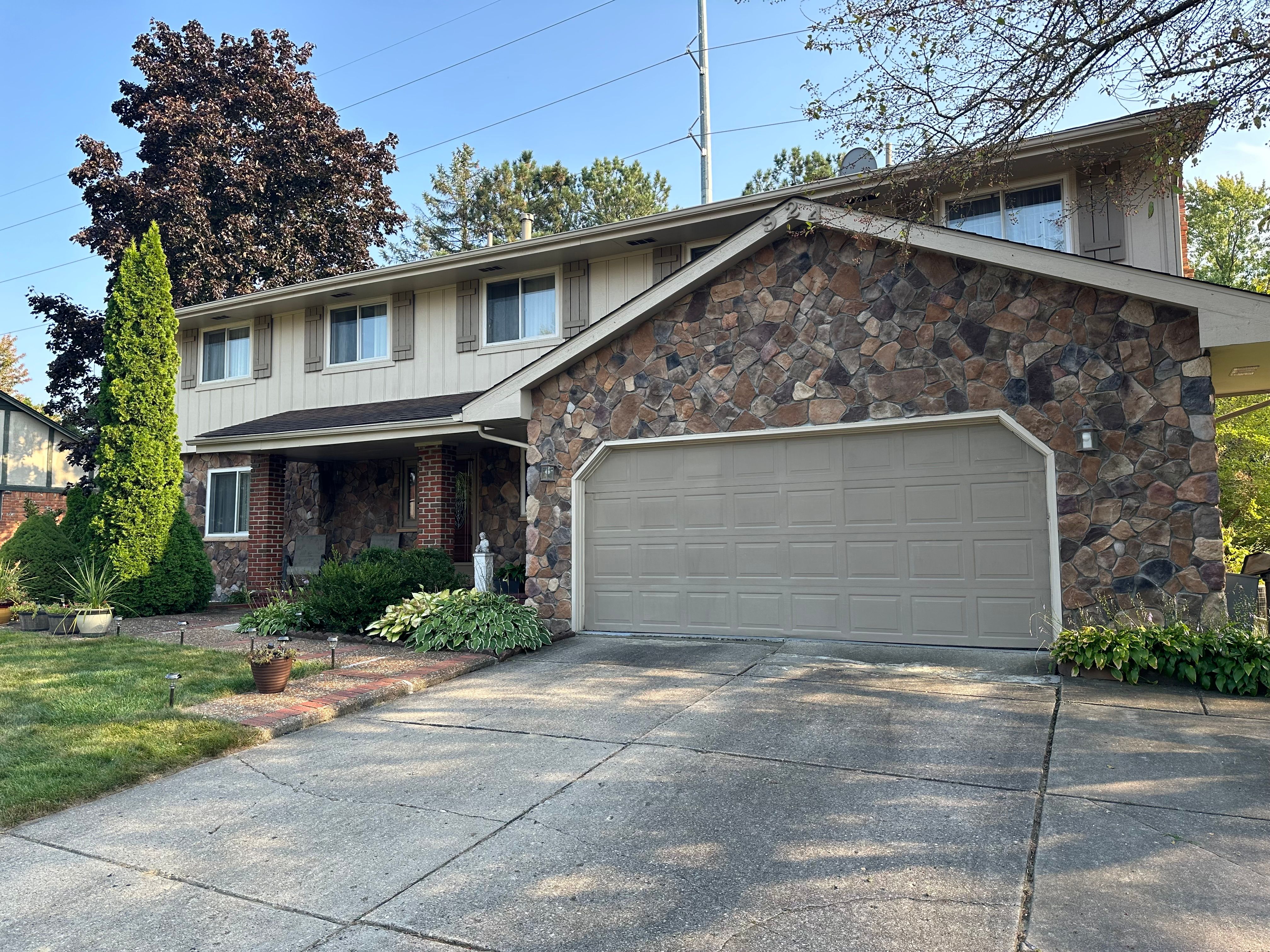 Dahlia Ln, Rochester Hills, MI 48307