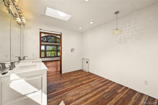 Main floor Junior Suite | Image 23